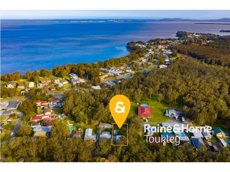 13 Warner Avenue, Tuggerawong NSW 2259