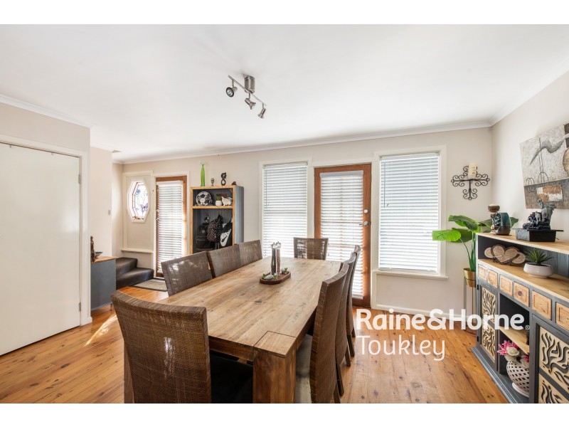 13 Warner Avenue, Tuggerawong NSW 2259