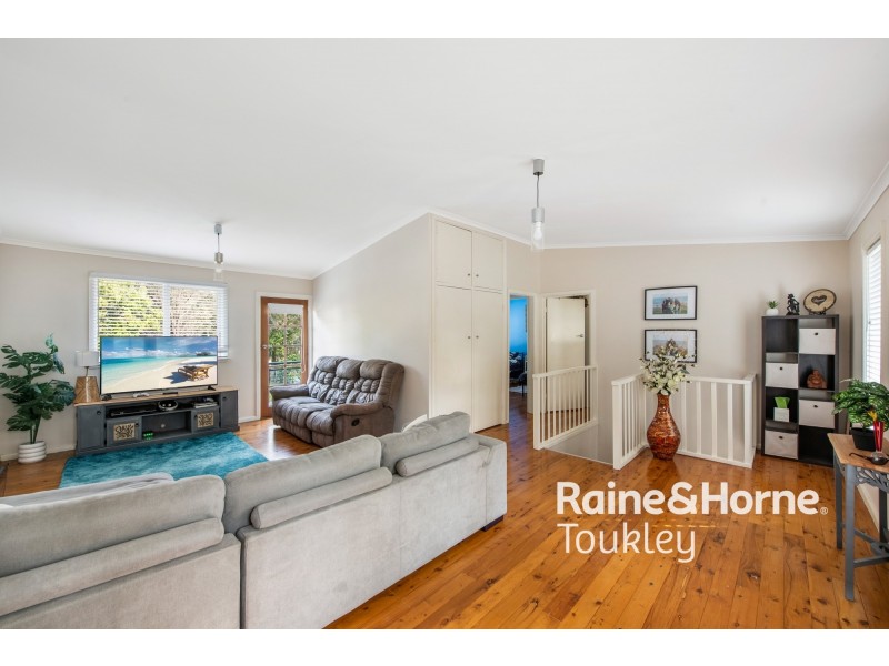 13 Warner Avenue, Tuggerawong NSW 2259