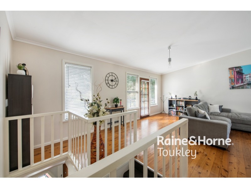 13 Warner Avenue, Tuggerawong NSW 2259