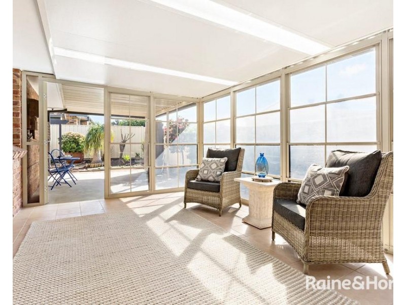 1/8 Oceanside Drive, Caves Beach NSW 2281