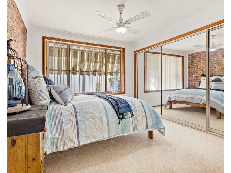 1/8 Oceanside Drive, Caves Beach NSW 2281