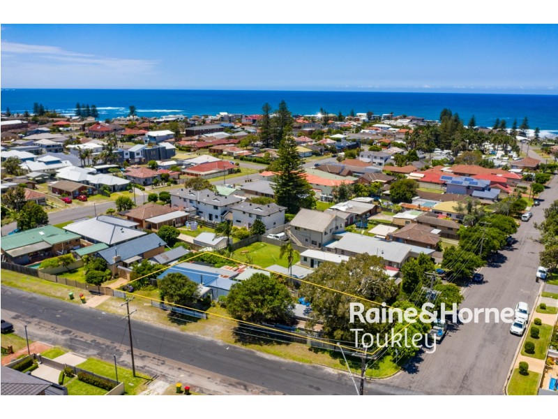 2 Yeddenba Ave, Blue Bay NSW 2261