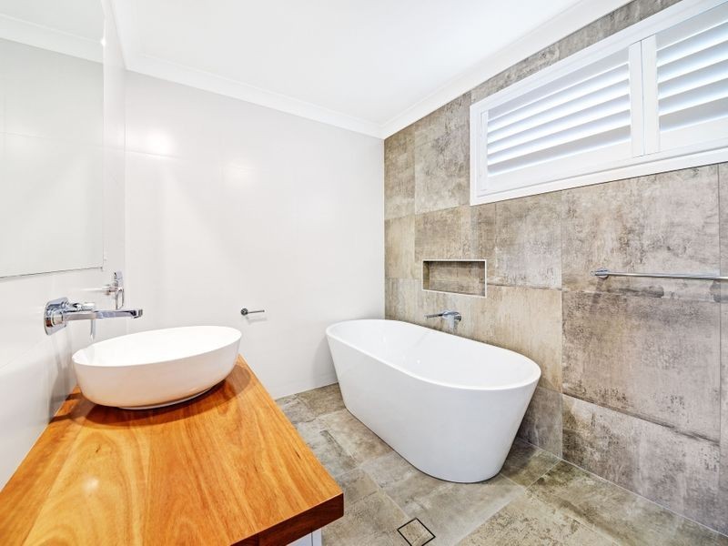 2 Yeddenba Ave, Blue Bay NSW 2261