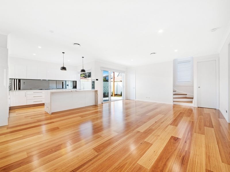 2 Yeddenba Ave, Blue Bay NSW 2261