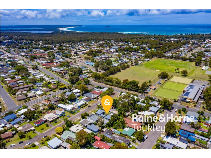 15 Wallis Avenue, Canton Beach NSW 2263