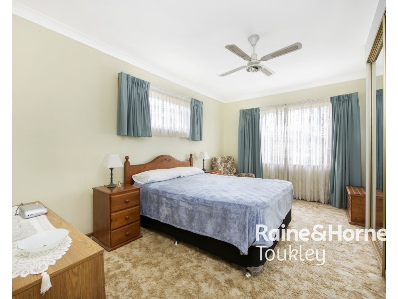 4 First Avenue, Toukley NSW 2263