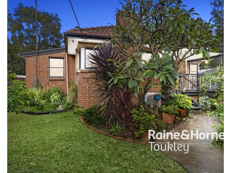 6 January Street, Tuggerawong NSW 2259