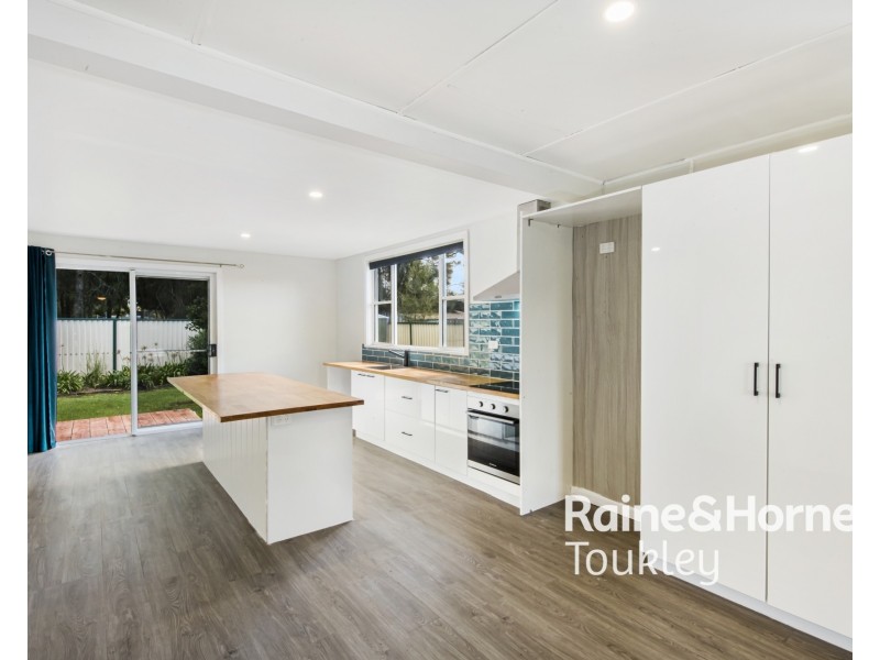 8 Gleddon Avenue, Gorokan NSW 2263