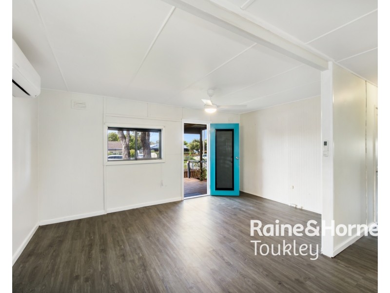 8 Gleddon Avenue, Gorokan NSW 2263