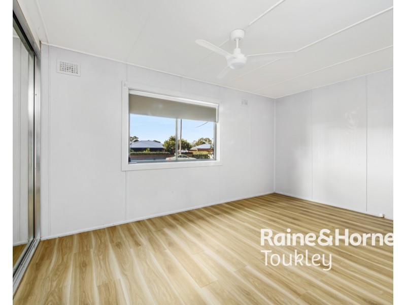 8 Gleddon Avenue, Gorokan NSW 2263