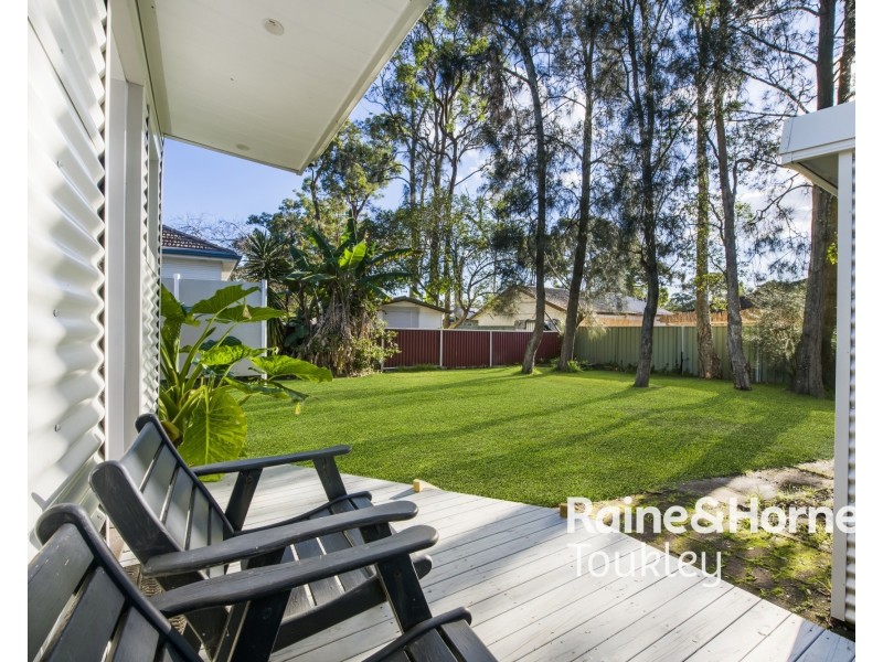20 Murrumbong Road, Summerland Point NSW 2259