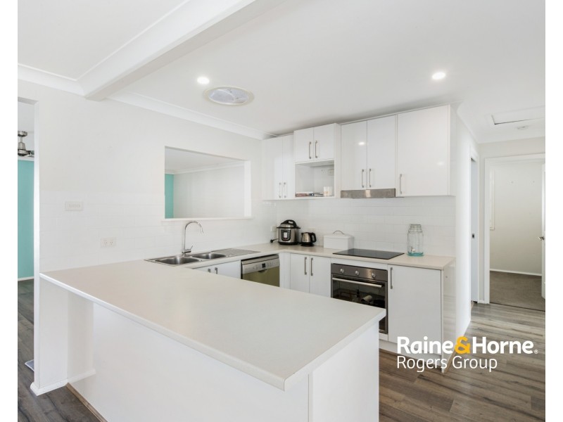 9 Cadonia Road, Tuggerawong NSW 2259