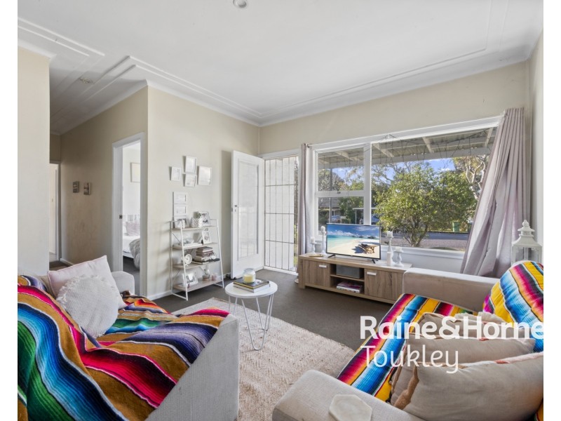 12 Delia Avenue, Budgewoi NSW 2262