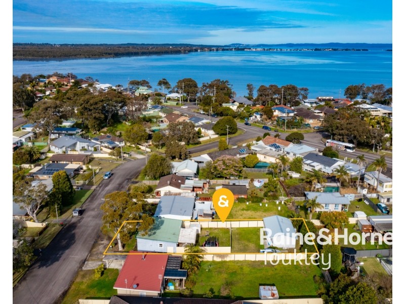 12 Delia Avenue, Budgewoi NSW 2262