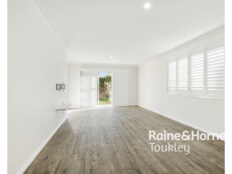 2/8-9 Young Street, Norah Head NSW 2263