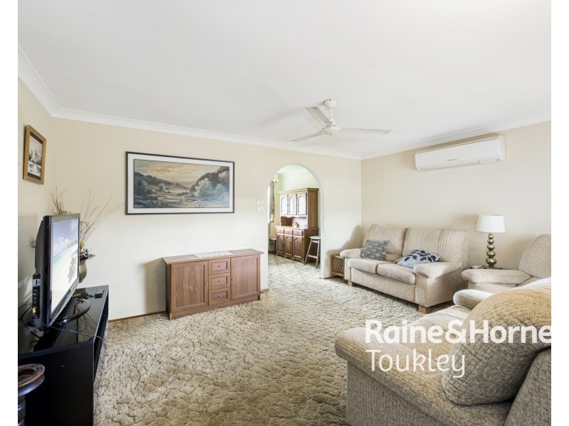 35 Vernon Avenue, Gorokan NSW 2263