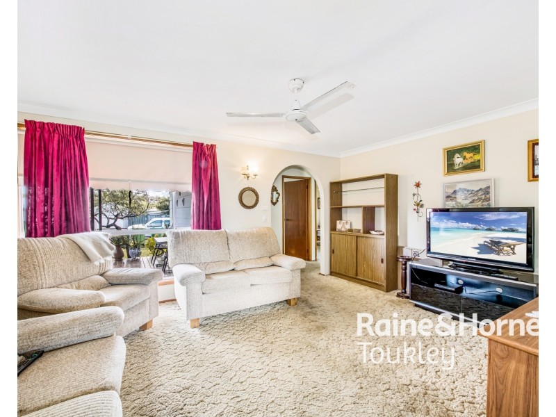 35 Vernon Avenue, Gorokan NSW 2263