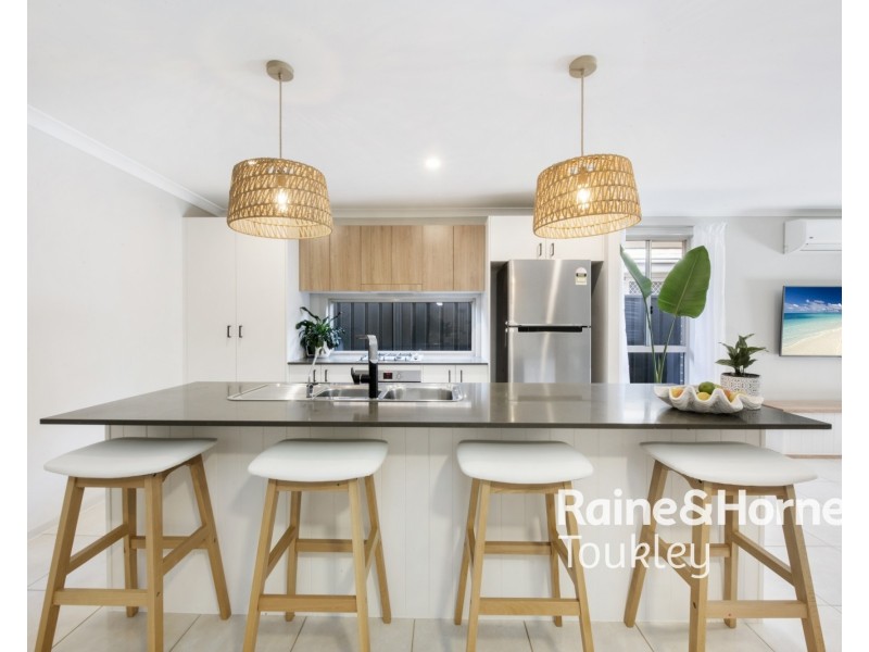 27 Oakmont Place, Woongarrah NSW 2259