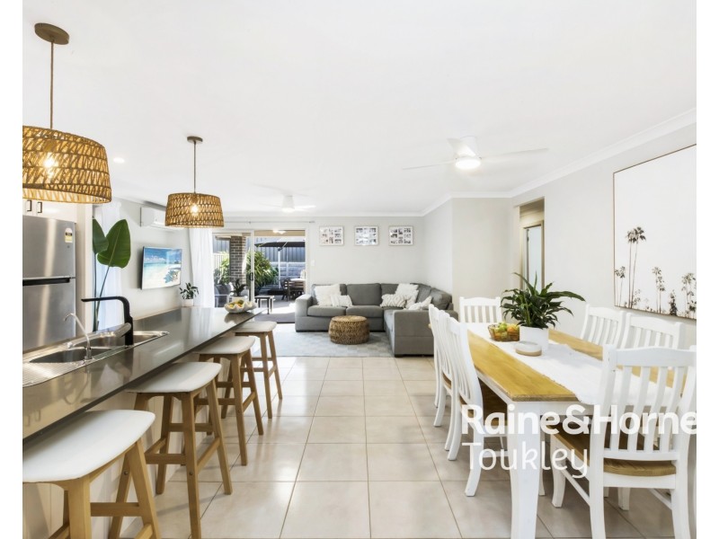 27 Oakmont Place, Woongarrah NSW 2259