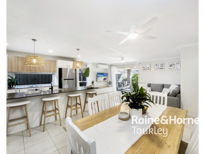 27 Oakmont Place, Woongarrah NSW 2259
