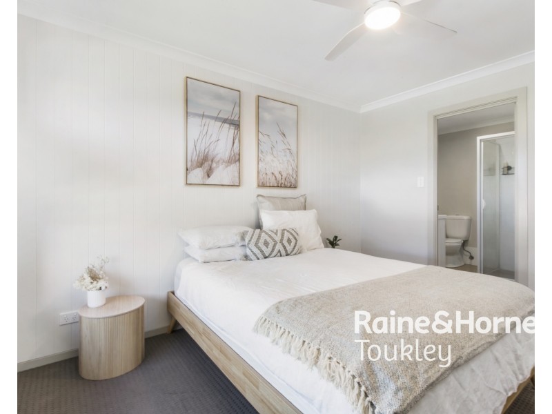 27 Oakmont Place, Woongarrah NSW 2259