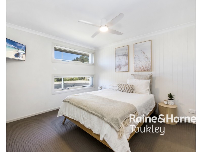 27 Oakmont Place, Woongarrah NSW 2259