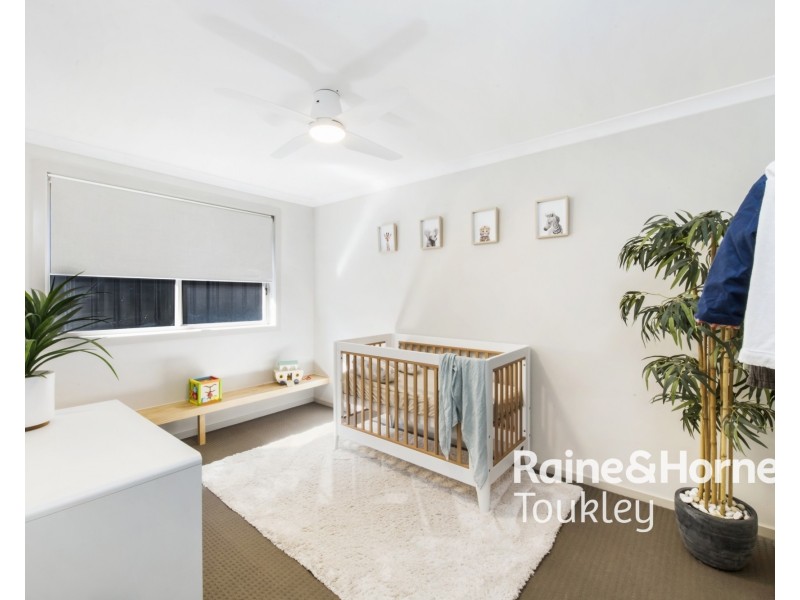 27 Oakmont Place, Woongarrah NSW 2259