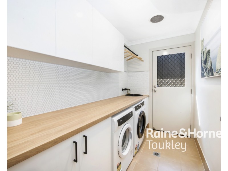 27 Oakmont Place, Woongarrah NSW 2259