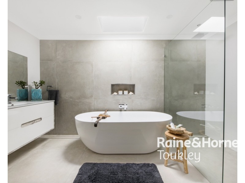 32 Ourringo Street, Budgewoi NSW 2262