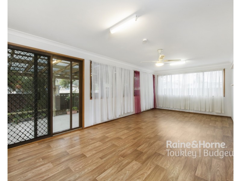 1 Elua Avenue, Budgewoi NSW 2262