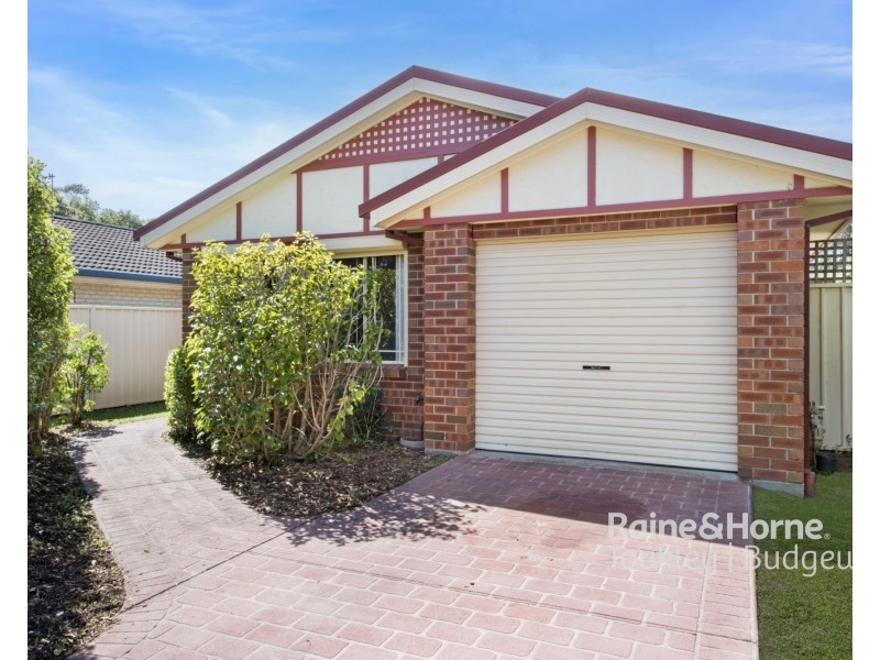 8 Law Place, Blue Haven NSW 2262