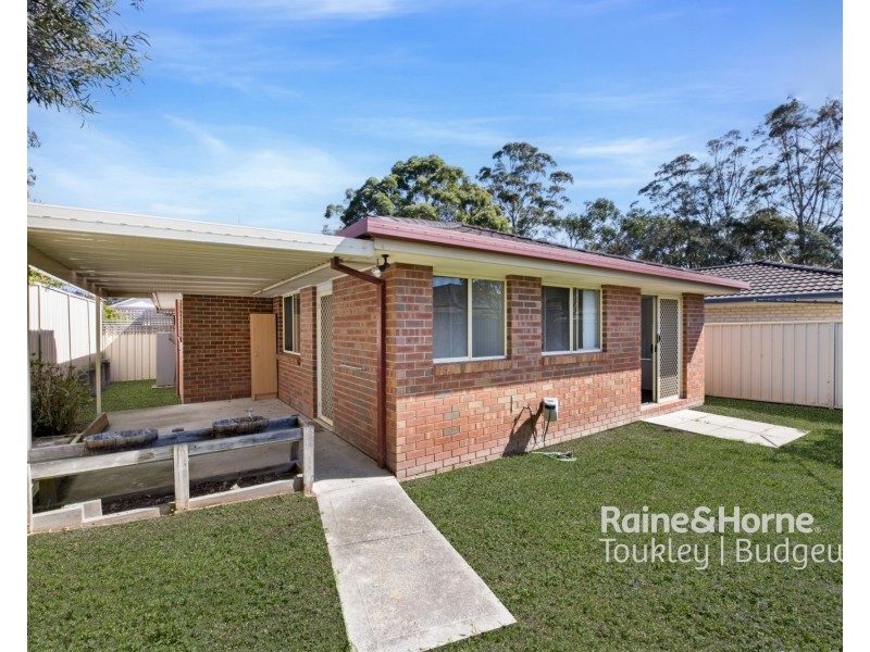 8 Law Place, Blue Haven NSW 2262