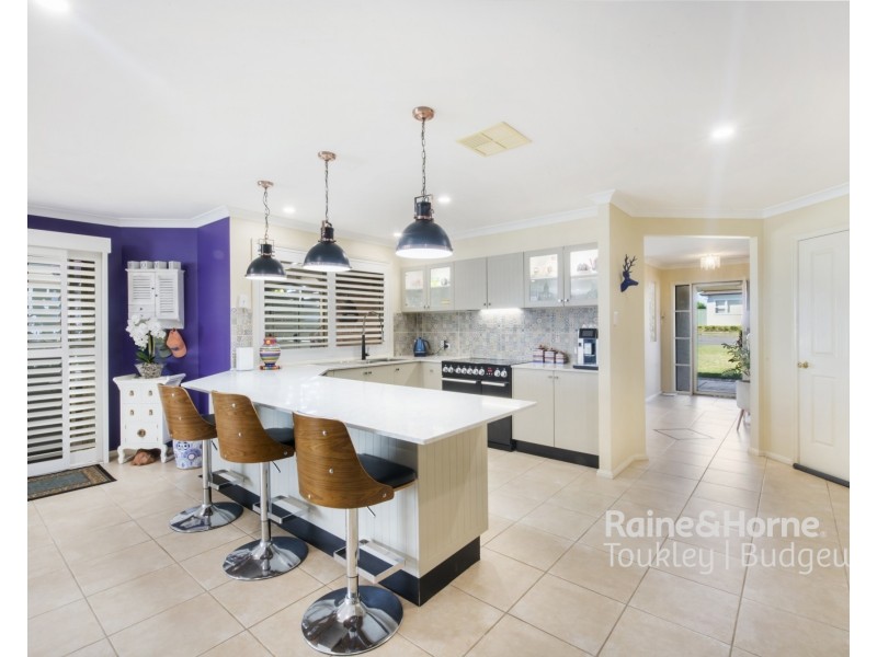 16 Eighth Avenue, Toukley NSW 2263