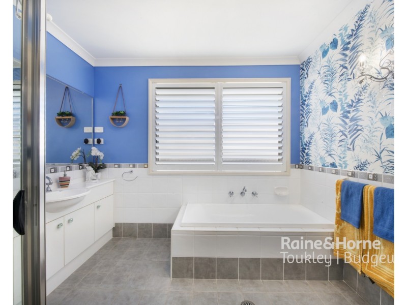 16 Eighth Avenue, Toukley NSW 2263