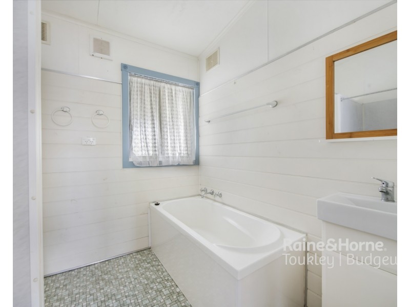 55 Woodlawn Drive, Budgewoi NSW 2262