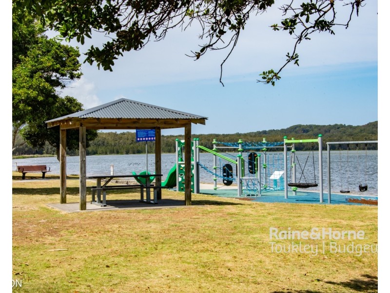 2/8 Canton Beach Road, Toukley NSW 2263