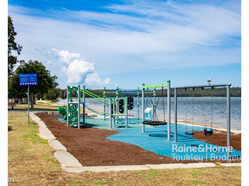 2/8 Canton Beach Road, Toukley NSW 2263