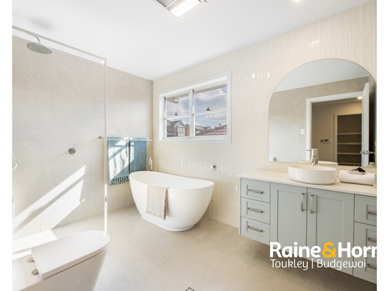 7b Courigal St, Lake Haven NSW 2263
