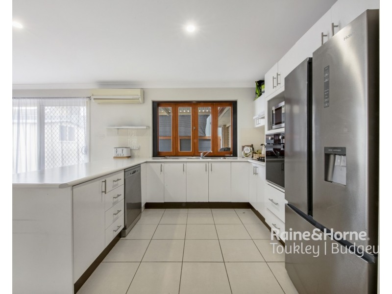 30 Manchurian Way, Wadalba NSW 2259