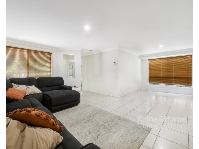 30 Manchurian Way, Wadalba NSW 2259