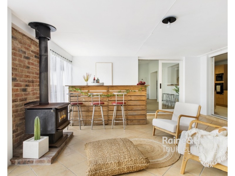 9 Tarwarri Road, Summerland Point NSW 2259