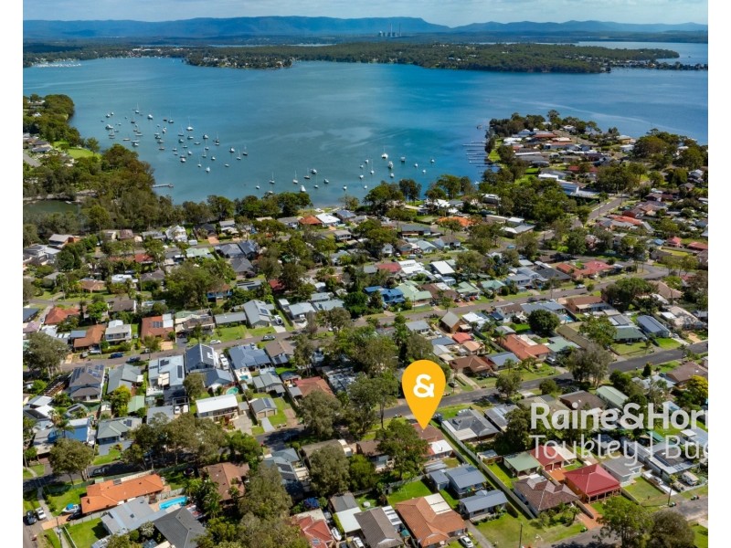 9 Tarwarri Road, Summerland Point NSW 2259