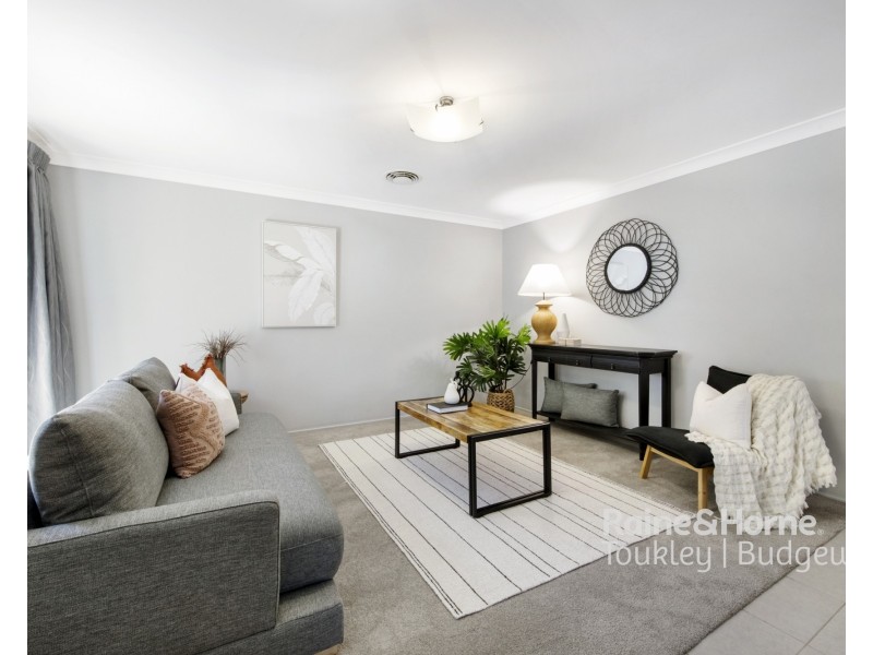 18 Capri Close, Woongarrah NSW 2259