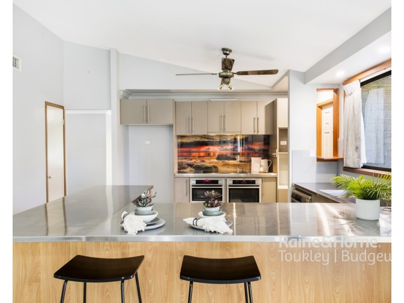 18 Capri Close, Woongarrah NSW 2259