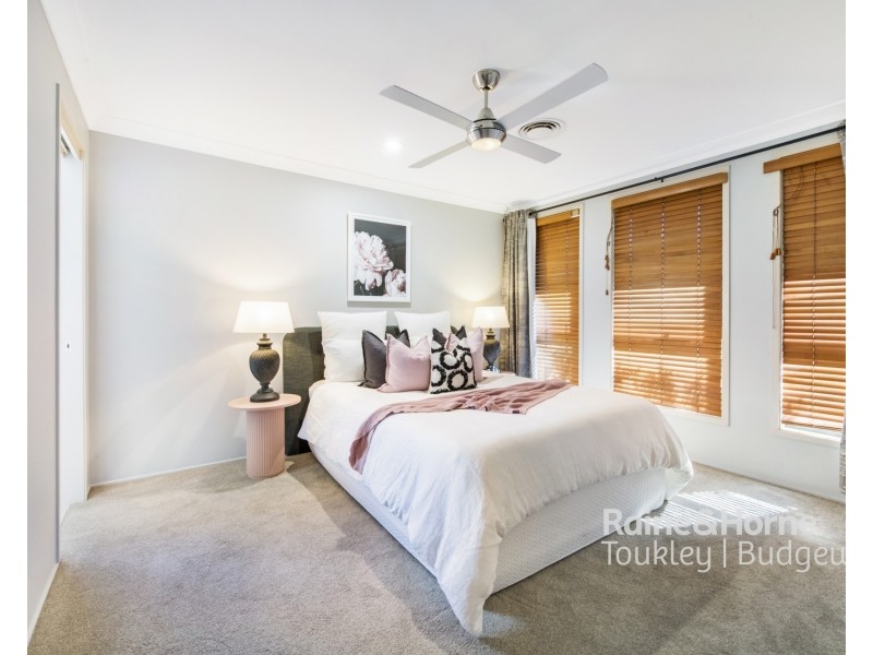 18 Capri Close, Woongarrah NSW 2259