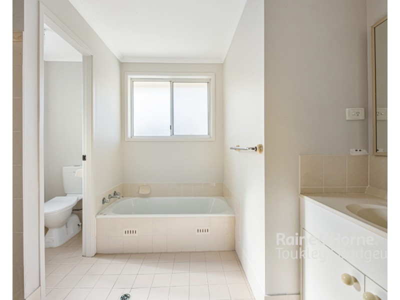 2/33 De L’Isle Drive, Watanobbi NSW 2259