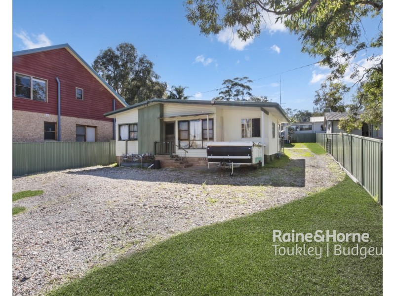 15 & 15a Kamilaroo Avenue, Lake Munmorah NSW 2259