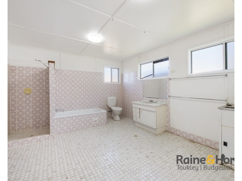 70 Leonard Avenue, Toukley NSW 2263