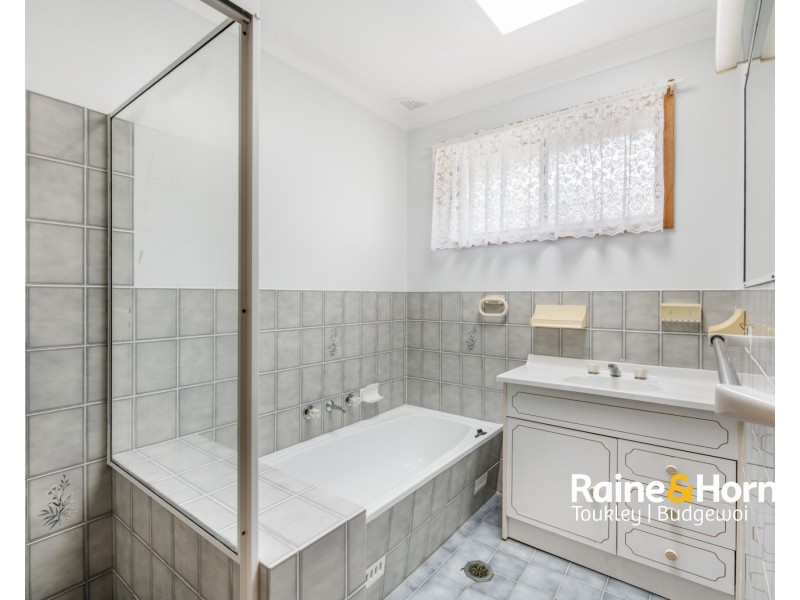 67 Premier Way, Bateau Bay NSW 2261